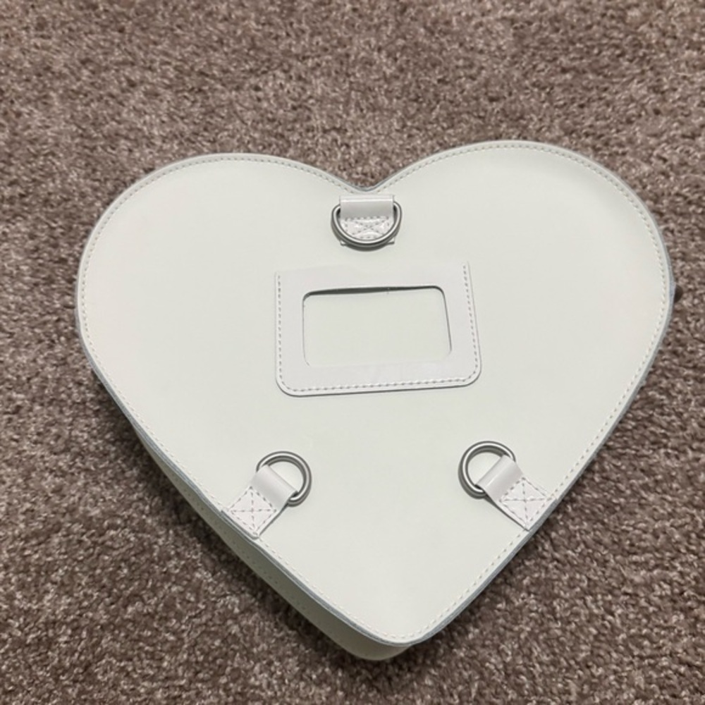 NWT Dr. Martens White Leather Heart Shaped Bag featuring the iconic heart - Picture 14 of 16